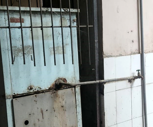 वाटर कूलर भी पड़ा है खराब